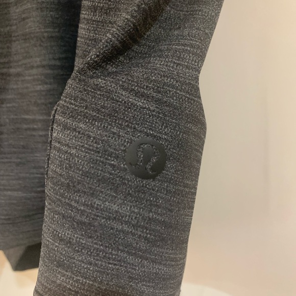 Lululemon size 6 draw string shorts - Picture 6 of 7